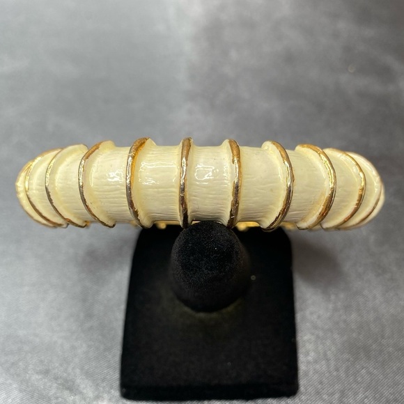 Kenneth Jay Lane Gold, town with cream enamel - Picture 1 of 6